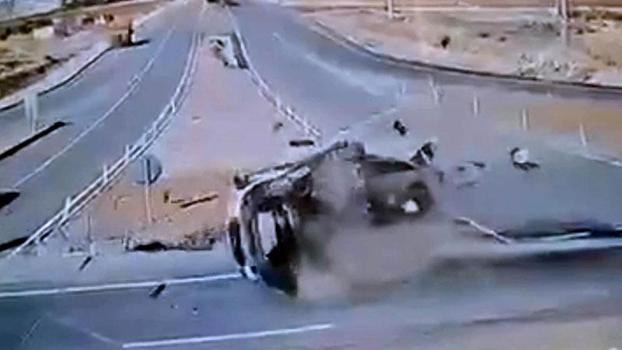 MHP Milletvekili Karakoç'un yaralandığı kaza anı kamerada