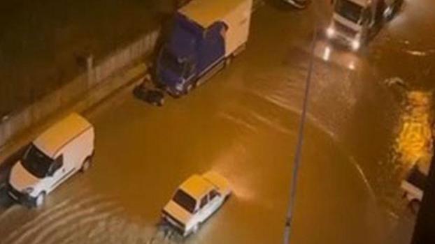 Malatya'da sağanak nedeniyle yollarda su birikintileri oluştu