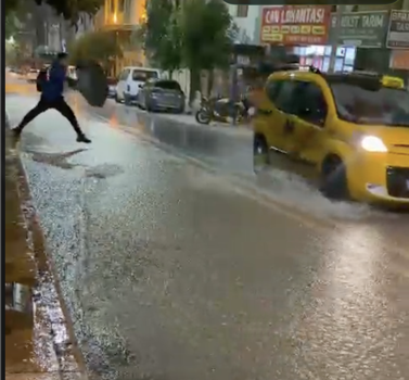 Elazığ’da sağanak, hayatı olumsuz etkiledi