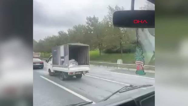 Başakşehir TEM Otoyolu'nda hafriyat döküldü; uzun araç kuyrukları oluştu
