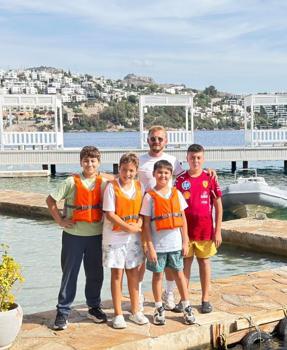 Bodrum’da çocuklar yelken için dümene geçti
