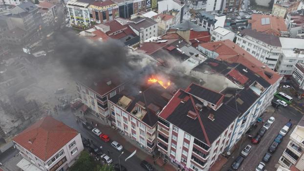 Arnavutköy'de 5 katlı binada yangın -1