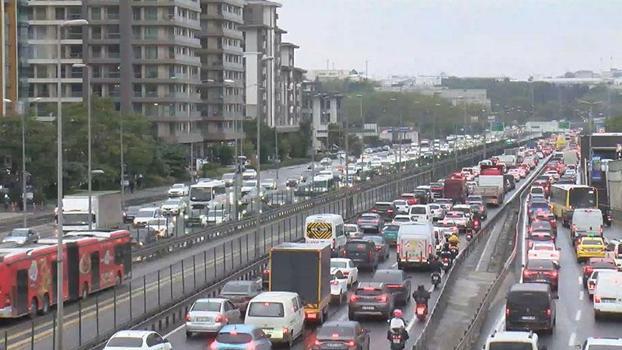 İstanbul'da trafik yoğunluğu yüzde 89'a ulaştı
