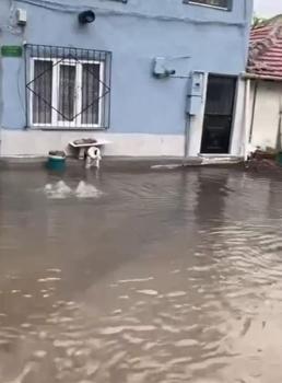 Bursa’da sağanak; yollar göle döndü