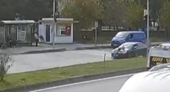 Bisikletli çocuğa otomobil çarptı; kaza kamerada