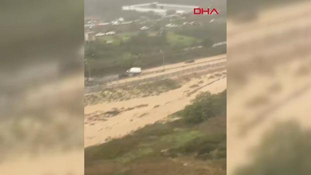 Başakşehir'de yollar göle döndü