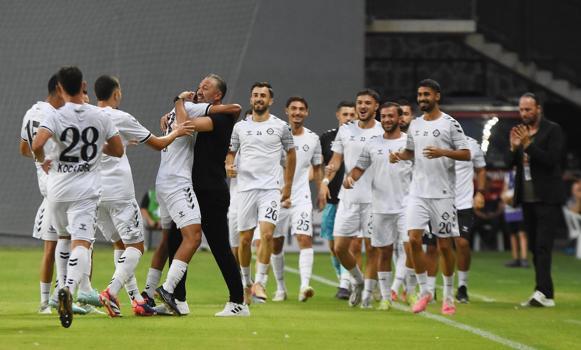 Altay kendini aştı