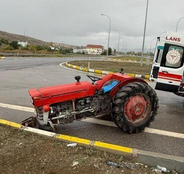 Konya'da traktör ile otomobil çarpıştı: 3 yaralı