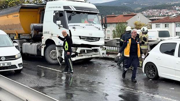 Kütahya’da 5 aracın karıştığı zincirleme kaza: 1 yaralı