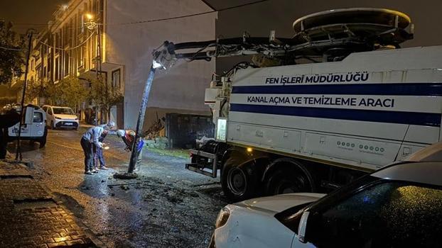 Arnavutköy’de yağış mesaisi sürüyor