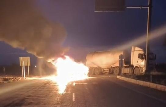 TIR ile çarpışan otomobil yandı: 1 yaralı