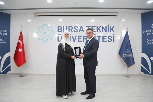 BTÜ’nün konuğu Lauren Booth: Kimlik bu dünyadaki en değerli varlığınızdır