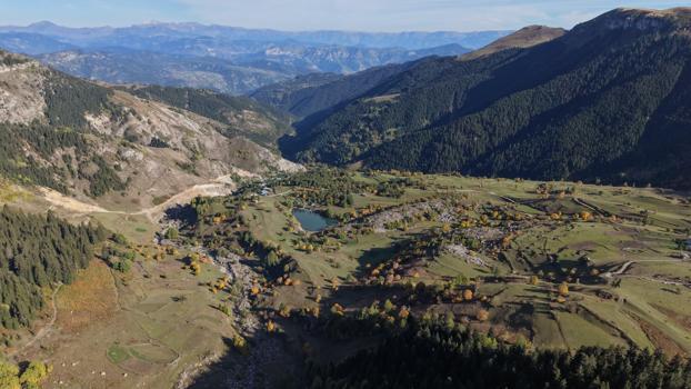 Artvin'in 'Sakin Şehir' ünvanlı ilçesi Şavşat'ta sonbahar güzelliği