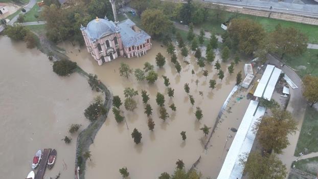 Kağıthane’de su altında kalan Hasbahçe ve tarihi Sadabad Camii havadan görüntülendi