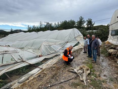 Büyükşehir ekipleri gece boyu sahada görev yaptı