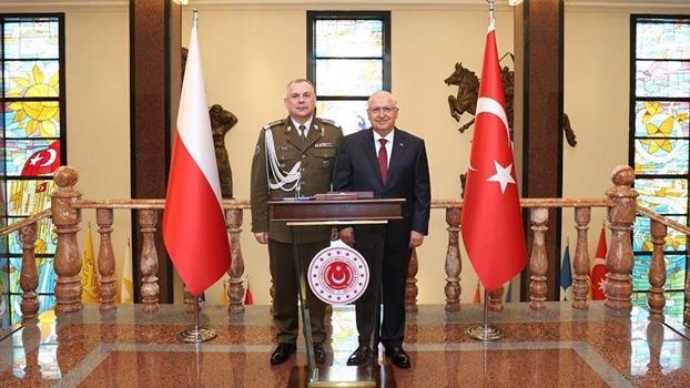 Bakan Güler, Polonya Genelkurmay Başkanı Orgeneral Kukula'yı kabul etti