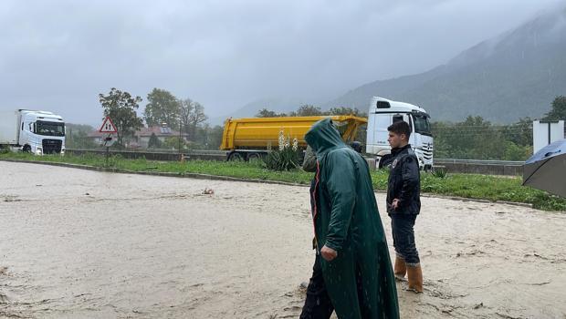 Sakarya'da sağanak; yollar ve sokaklar suyla kaplandı (3)