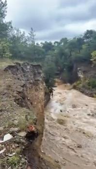 Bursa’da sağanak; dere taştı, mahsur kalanlar kurtarıldı (3)
