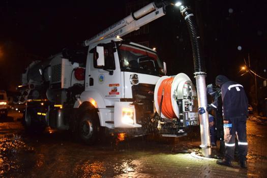 Balıkesir'de belediye ekipleri sağanağa karşı teyakkuzda