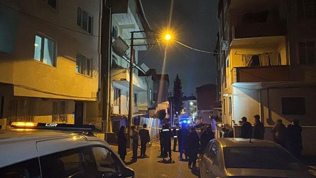 Boşaltılan binada balkon çöktü, sokak giriş-çıkışa kapatıldı