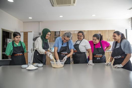 Özel gereksinimli bireyler mutfakta becerilerini geliştiriyor