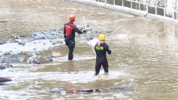Sarıyer'de selde kaybolan 3 kişiyi arama çalışmaları sürüyor