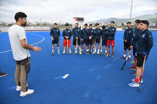 Osmaniyeli hokeycilerin hedefi Süper Lig’de şampiyonluk