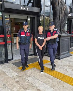 Otelin merdivenlerinden düşen Polonyalı turist öldü, eşi tutuklandı