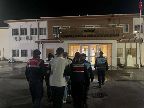 Didim’de 8 kaçak göçmen ile otel sahibi ve çalışanı tutuklandı