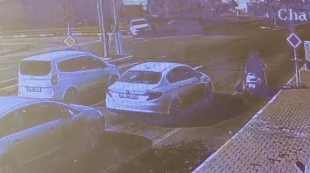 Hafif ticari araçla otomobil çarpıştı; 1’i bebek 3 yaralı
