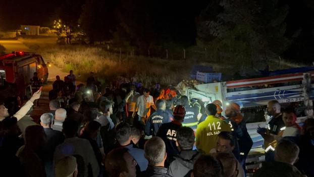 Traktörlele kamyonet çarpıştı; 1 ölü, 1 yaralı