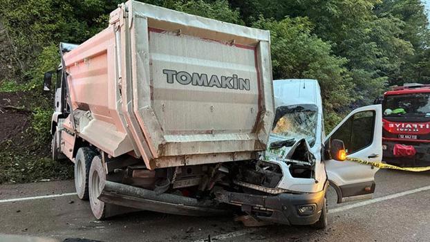Ordu’da yolcu minibüsü kamyonla çarpıştı: 1 ölü 23 yaralı
