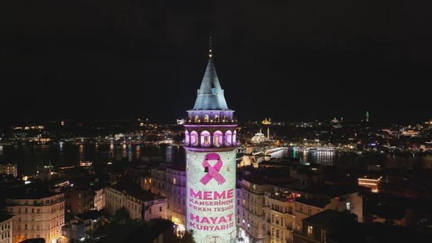 Galata Kulesi 'Meme Kanseri Farkındalık Ayı' kapsamında pembe ışıklarla aydınlatıldı