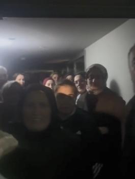 Eyüpsultan'da sel nedeniyle kafede mahsur kalan 65 kişiyi jandarma kurtardı