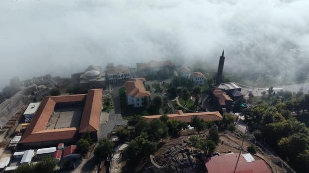 Diyarbakır’da sis etkili oldu; tarihi mekanlar dronla görüntülendi