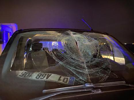 Nusaybin’de minibüs yol levhasına çarptı: 2 yaralı