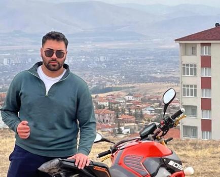 Otomobille çarpışan motosikletin sürücüsü kurtarılamadı