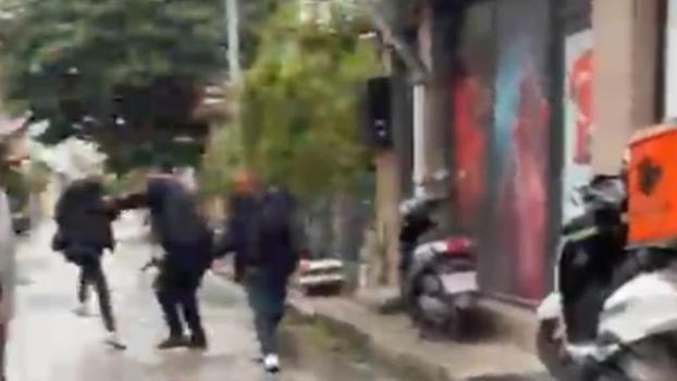 Kendisini dolandırdığını öne sürdüğü kişiyi bacaklarından vurdu