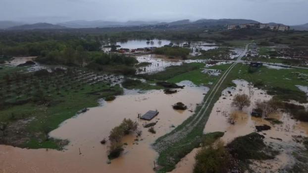 Ağva'da dere taştı; yollar, tarım arazileri ve evler su içinde kaldı