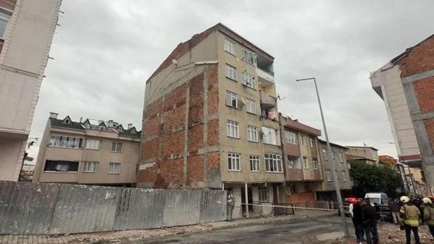 Küçükçekmece'de çatlaklar oluşan ve sesler gelen 7 katlı bina tahliye edildi