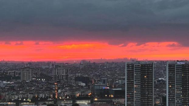 İstanbul'da sağanak sonrası gün batımı görsel şölen oluşturdu
