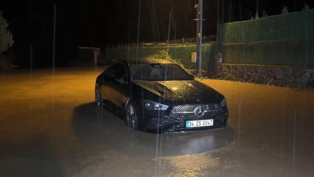 Şile’de sağanak nedeniyle otomobilde mahsur kalan 2 kişi kurtarıldı