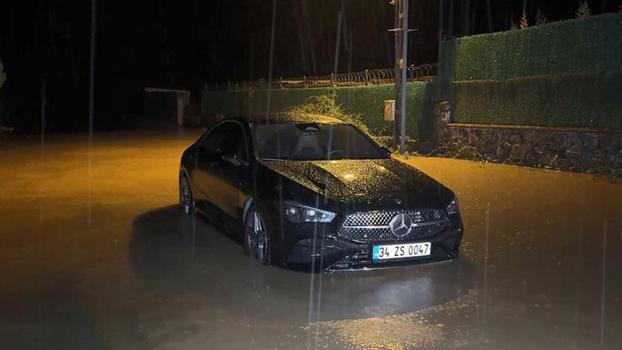 Şile’de sağanak nedeniyle otomobilde mahsur kalan 2 kişi kurtarıldı