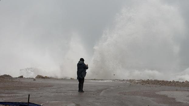 Amasra'da fırtına; dalga boyu 6 metreye ulaştı
