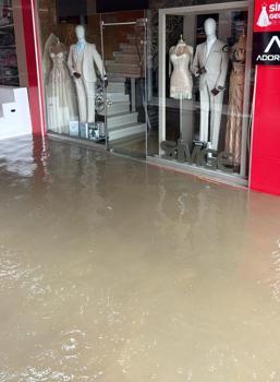 Zonguldak'ta sağanak; dereler taştı, istinat duvarı çöktü