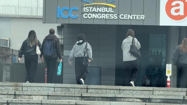 Şişli’de konserde fenalaşan 3 kişi hastaneye kaldırıldı, 1’i öldü