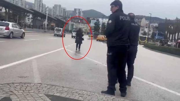 Eşinin, çocuklarını göstermediğini iddia edip, boğazına bıçak dayadı