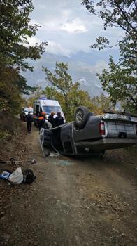 Freni tutmayan kamyonet takla attı; 2 yaralı