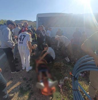 Mardin’de hafif ticari araç ile midibüs çarpıştı; 4 yaralı