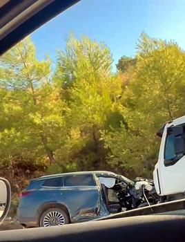 Antalya'da kamyon ile cip çarpıştı; 1 turist öldü, 3 yaralı